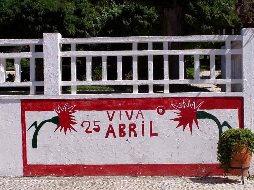 Coruche mural 25 abril
